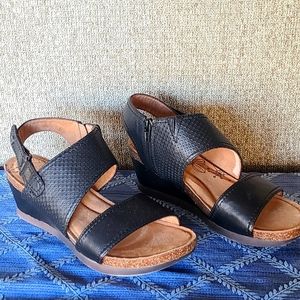 Rockport Cobb Hill wedge sandals, black, size 10.